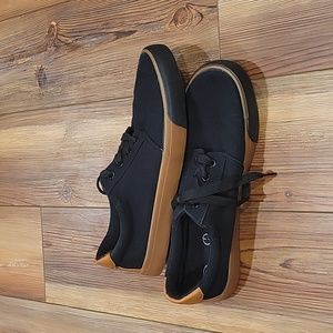 Daily shoes. Black and tan canvas style